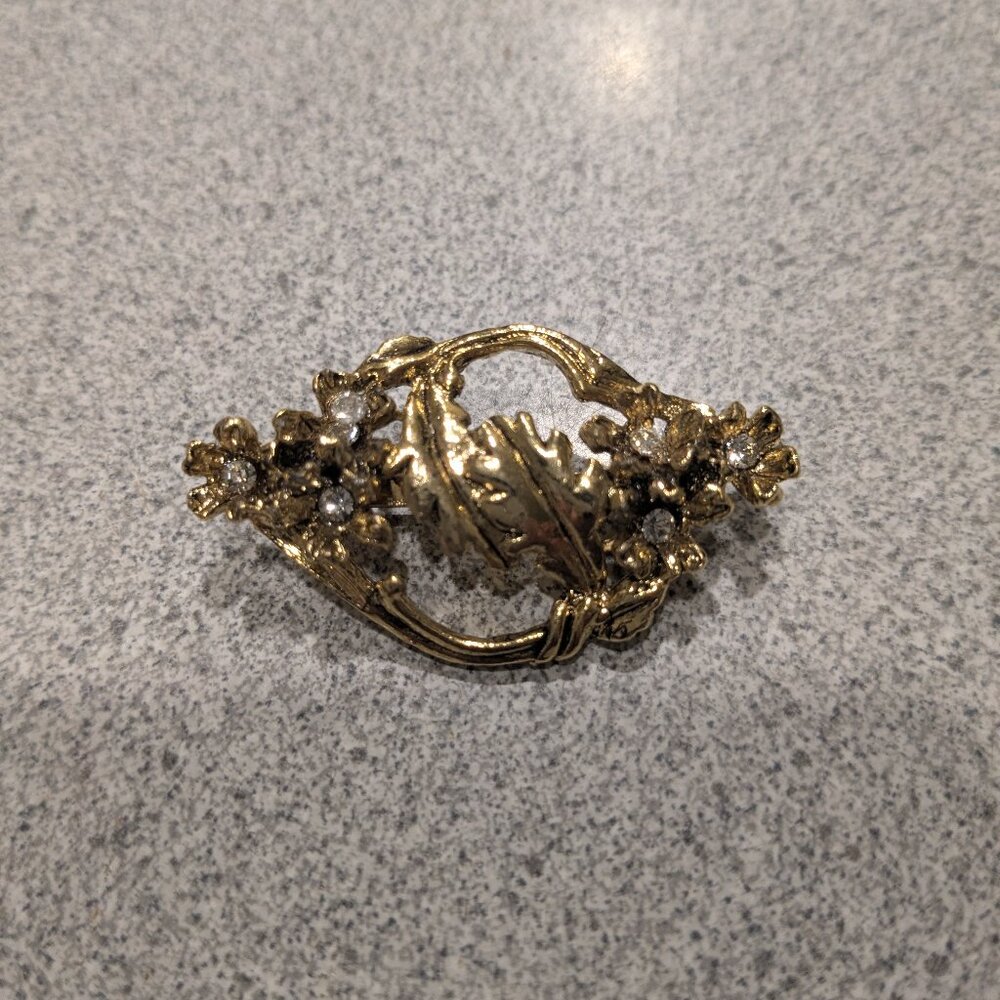 BROOCH